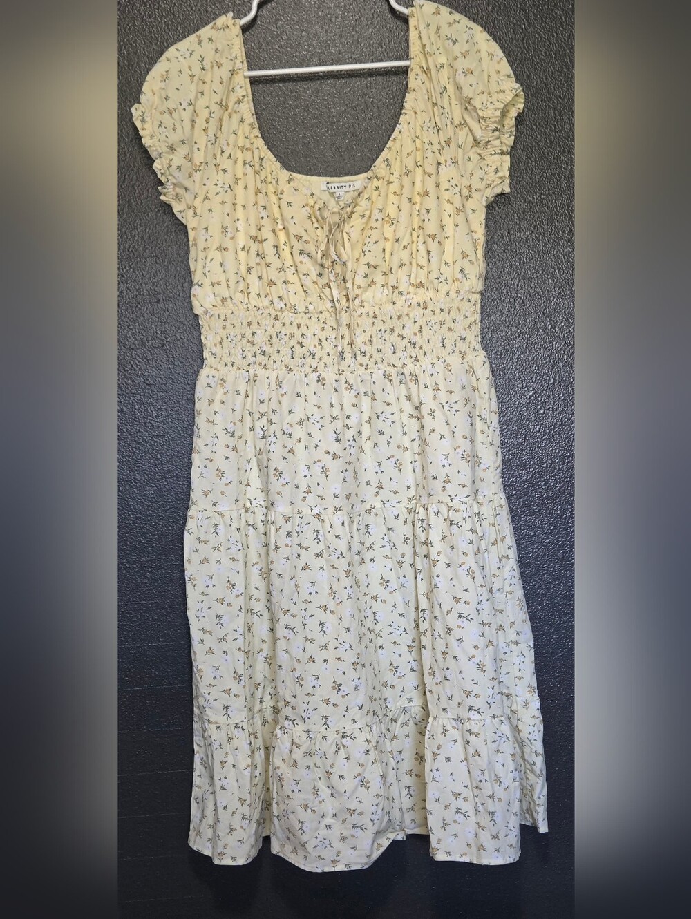 Celebrity Pink Women Yellow Ditsy Floral Tie-Neck Dress